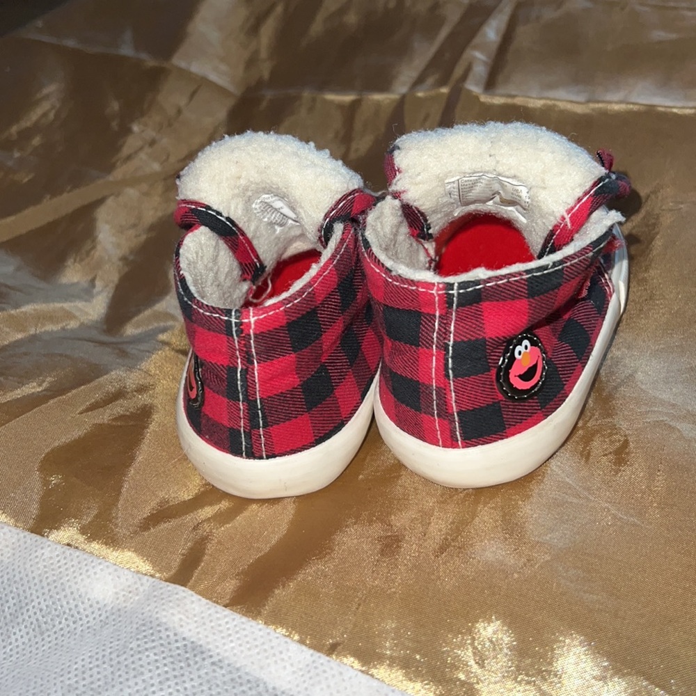 Elmo - Picture 4 of 6